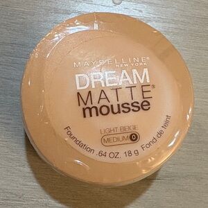 Maybelline Dream Matte Mousse Foundation - Medium Light Beige